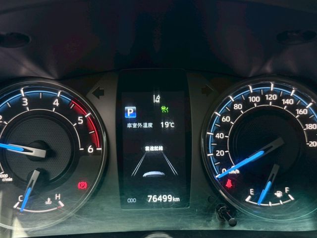 21年 HILUX 僅跑7萬公里 四輪傳動 ACC跟車系統 CARPLAY LED頭燈 抬頭顯示器 環景系統 電動座椅  第19張相片