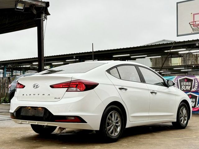 20年 Elantra 豪華型 原廠保養紀錄 定速巡航 後座出風口 大螢幕安卓影音 方向盤快控鍵 自動感應頭燈  第4張相片