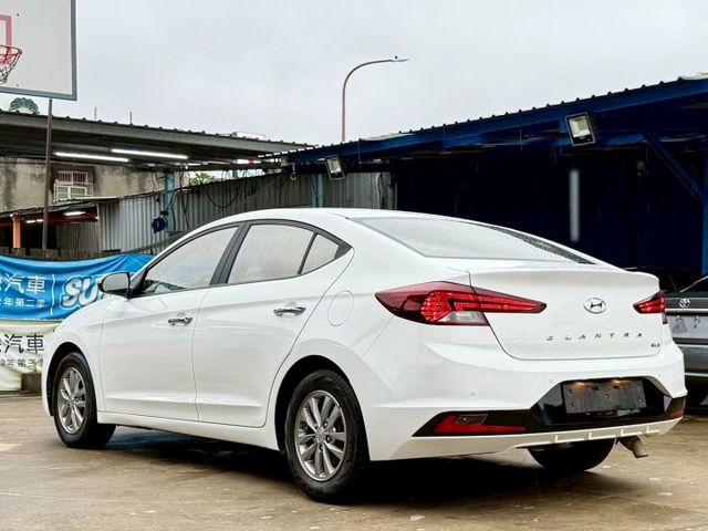 20年 Elantra 豪華型 原廠保養紀錄 定速巡航 後座出風口 大螢幕安卓影音 方向盤快控鍵 自動感應頭燈  第5張相片