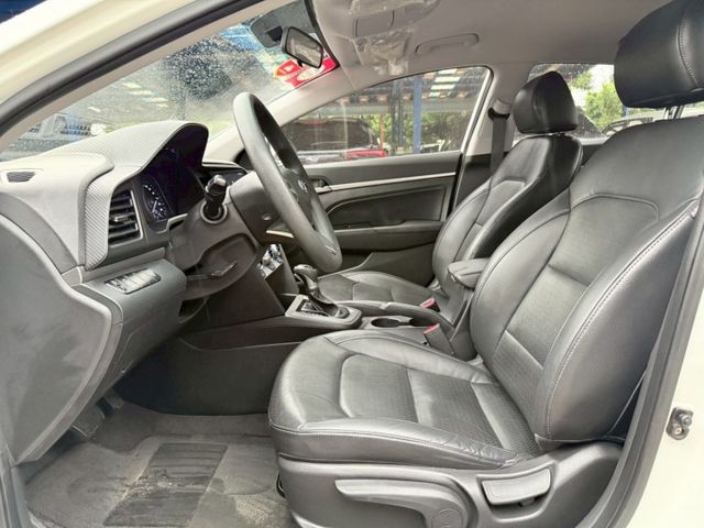 20年 Elantra 豪華型 原廠保養紀錄 定速巡航 後座出風口 大螢幕安卓影音 方向盤快控鍵 自動感應頭燈  第7張相片