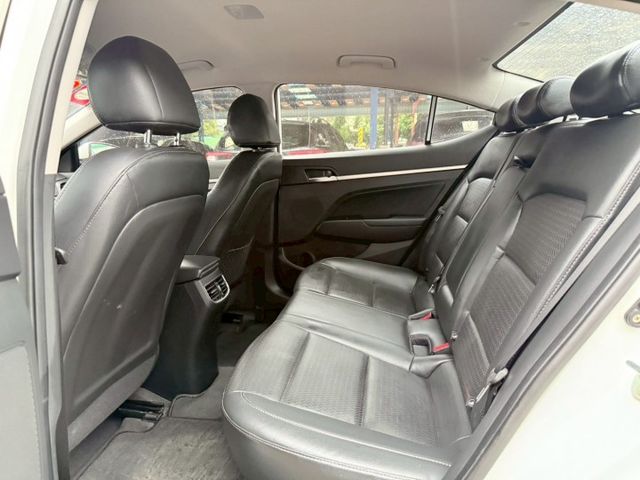 20年 Elantra 豪華型 原廠保養紀錄 定速巡航 後座出風口 大螢幕安卓影音 方向盤快控鍵 自動感應頭燈  第8張相片