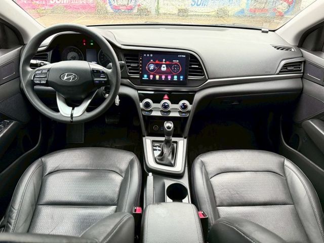 20年 Elantra 豪華型 原廠保養紀錄 定速巡航 後座出風口 大螢幕安卓影音 方向盤快控鍵 自動感應頭燈  第9張相片