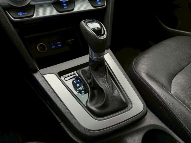 20年 Elantra 豪華型 原廠保養紀錄 定速巡航 後座出風口 大螢幕安卓影音 方向盤快控鍵 自動感應頭燈  第11張相片