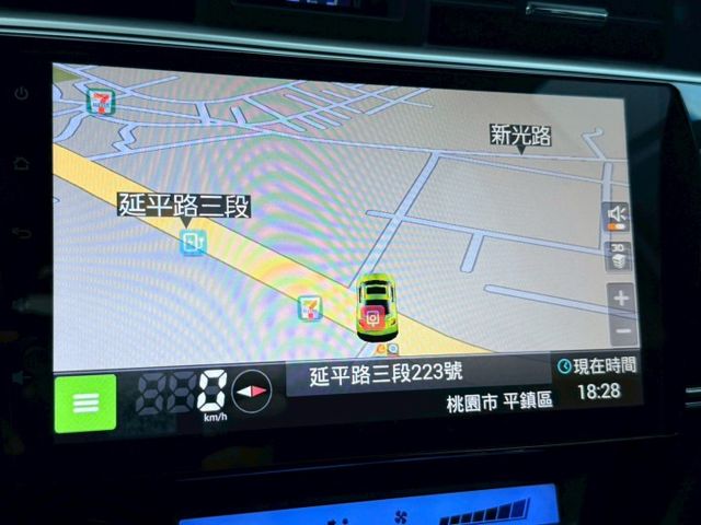 16年 ALTIS Safety+ 免鑰匙摸門解鎖啟動 恆溫空調 定速巡航 導航系統 倒車顯影 方向盤快控鍵  第14張相片