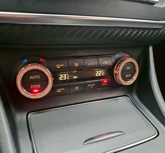 全景天窗 AMG空力套件 雙跑車座椅/電動調整/記憶/紅色安全帶 無線CARPLAY 滿天星水箱護罩  第14張相片