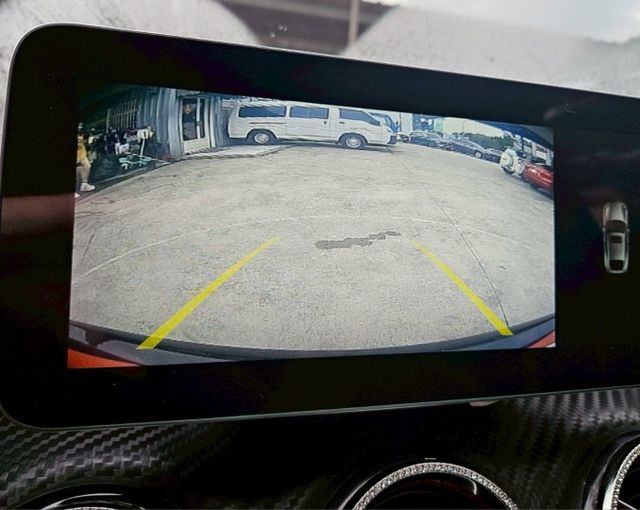 全景天窗 AMG空力套件 雙跑車座椅/電動調整/記憶/紅色安全帶 無線CARPLAY 滿天星水箱護罩  第17張相片