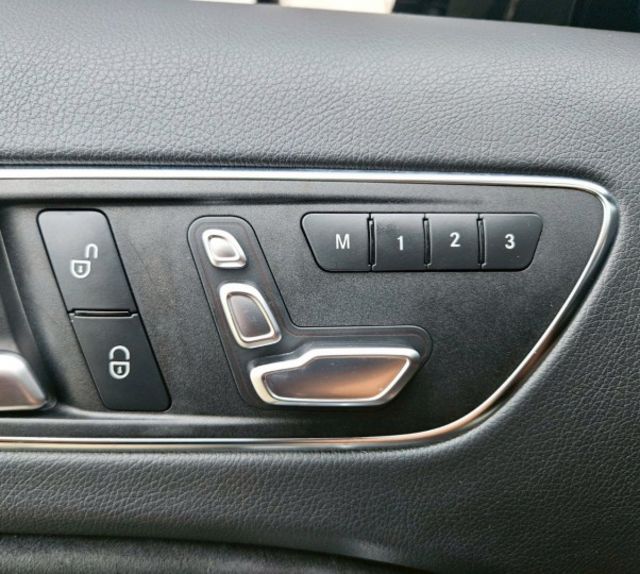 全景天窗 AMG空力套件 雙跑車座椅/電動調整/記憶/紅色安全帶 無線CARPLAY 滿天星水箱護罩  第19張相片