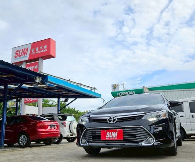 16年 Camry 2.0豪華版 僅跑9萬 免鑰匙摸門啟動 HID頭燈 循跡防滑控制 分區溫控 定速巡航 駐車雷達  第2張相片