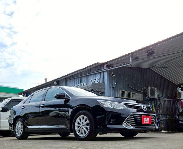 16年 Camry 2.0豪華版 僅跑9萬 免鑰匙摸門啟動 HID頭燈 循跡防滑控制 分區溫控 定速巡航 駐車雷達  第3張相片