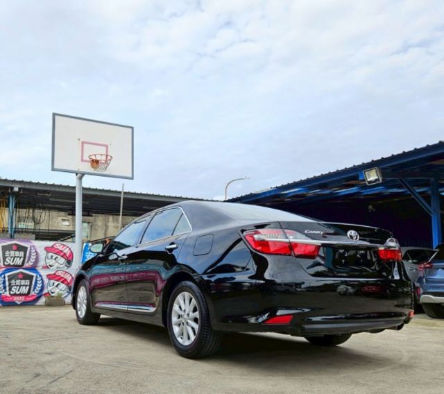 16年 Camry 2.0豪華版 僅跑9萬 免鑰匙摸門啟動 HID頭燈 循跡防滑控制 分區溫控 定速巡航 駐車雷達  第4張相片