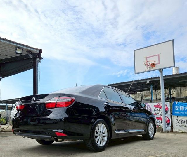 16年 Camry 2.0豪華版 僅跑9萬 免鑰匙摸門啟動 HID頭燈 循跡防滑控制 分區溫控 定速巡航 駐車雷達  第5張相片