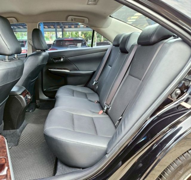 16年 Camry 2.0豪華版 僅跑9萬 免鑰匙摸門啟動 HID頭燈 循跡防滑控制 分區溫控 定速巡航 駐車雷達  第8張相片