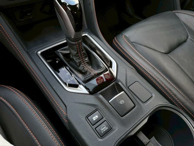 17年 XV i-S版 四輪傳動 分區溫控 環景系統 電動座椅 盲點偵測 影音配備 電動天窗 定速巡航 怠速自動熄火  第12張相片