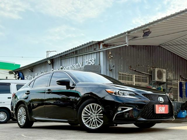 18年 ES200 原廠保養紀錄 F-SPORT水箱護罩 記憶電動椅 ACC跟車系統 車道偏離警示 分區溫控 免鑰匙摸門  第2張相片