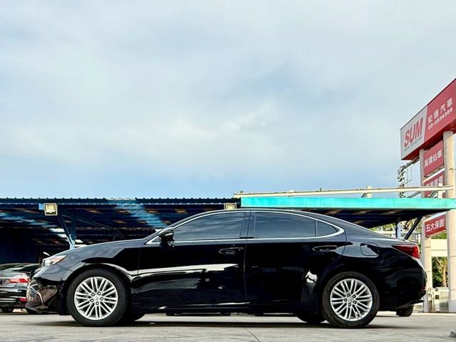 18年 ES200 原廠保養紀錄 F-SPORT水箱護罩 記憶電動椅 ACC跟車系統 車道偏離警示 分區溫控 免鑰匙摸門  第5張相片
