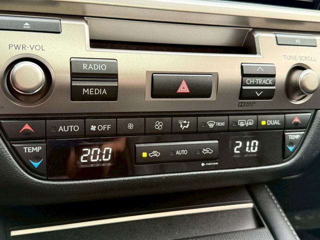 18年 ES200 原廠保養紀錄 F-SPORT水箱護罩 記憶電動椅 ACC跟車系統 車道偏離警示 分區溫控 免鑰匙摸門  第11張相片