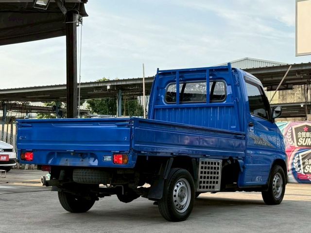 18年 菱利 小貨車  電動窗 晶片鑰匙鎖 內裝乾淨無破損 外觀漆面完整 入檔順 無漏油 無待修  第3張相片