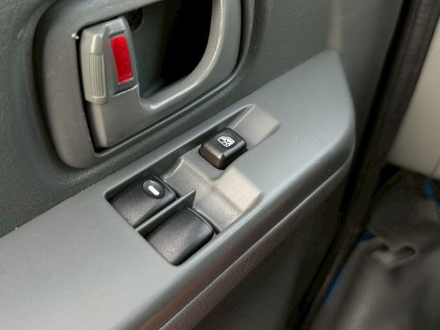 18年 菱利 小貨車  電動窗 晶片鑰匙鎖 內裝乾淨無破損 外觀漆面完整 入檔順 無漏油 無待修  第11張相片