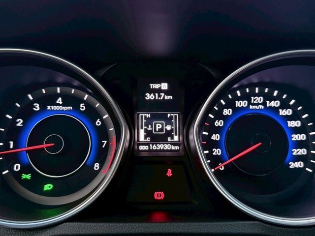 ELANTRA EX 旗艦英倫特仕版 原廠保養紀錄 菱格紋座椅 LED日行燈 定速 天窗 影音配備 後座出風口 分區溫控  第18張相片