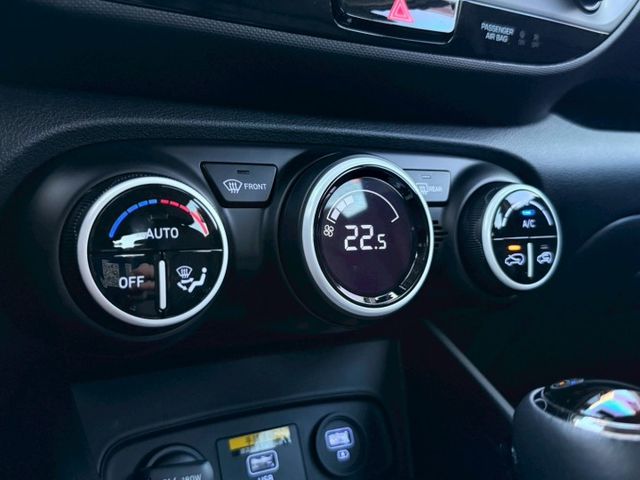 GLC 原廠保固 懷特黑 光圈日行燈 車道維持 CARPLAY 緊急煞停 導航系統 無線充電座 恆溫空調 免鑰匙摸門  第9張相片