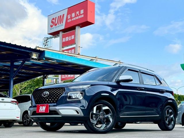 新車原廠保固中 原廠保養紀錄 環景系統 盲點偵測 無線充電座 CARPLAY 恆溫空調 導航系統 電子式後視鏡  第1張相片