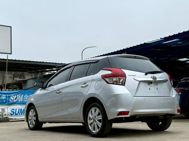 豪華+ 第三方認證 全車原鈑件 免鑰匙啟動車門鎖 恆溫空調 電動折疊後視鏡 方向盤快控鍵 皮革座椅  第3張相片