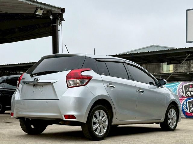 豪華+ 第三方認證 全車原鈑件 免鑰匙啟動車門鎖 恆溫空調 電動折疊後視鏡 方向盤快控鍵 皮革座椅  第4張相片