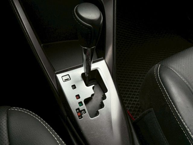 豪華+ 第三方認證 全車原鈑件 免鑰匙啟動車門鎖 恆溫空調 電動折疊後視鏡 方向盤快控鍵 皮革座椅  第12張相片