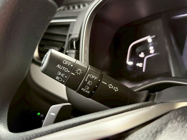 5.5代 VTi-S 電動尾門 換檔撥片 LED頭燈 CarPlay 無線充電座 恆溫空調 導航系統 車道變換輔助影像  第18張相片