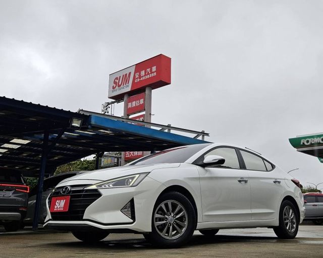第六世代Elantra 全新安卓機 CarPlay 定速巡航 後座出風口 方向盤快控 自動感應頭燈 倒車顯影  第1張相片