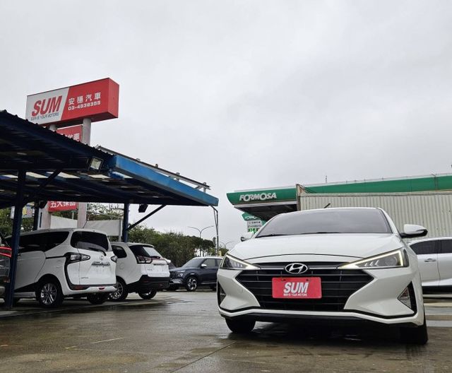 第六世代Elantra 全新安卓機 CarPlay 定速巡航 後座出風口 方向盤快控 自動感應頭燈 倒車顯影  第2張相片