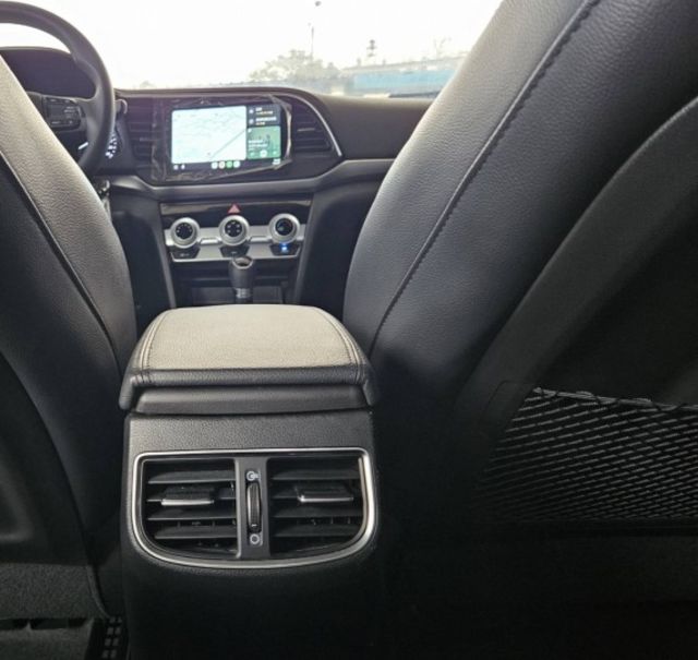 第六世代Elantra 全新安卓機 CarPlay 定速巡航 後座出風口 方向盤快控 自動感應頭燈 倒車顯影  第10張相片