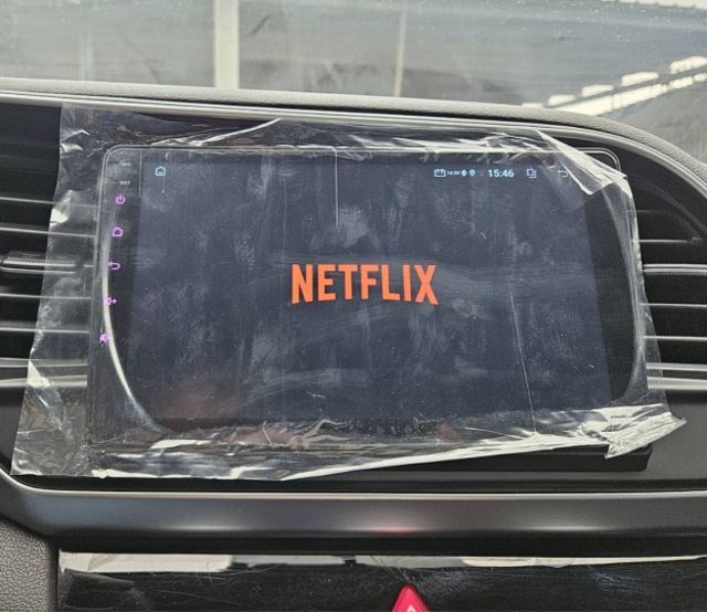 第六世代Elantra 全新安卓機 CarPlay 定速巡航 後座出風口 方向盤快控 自動感應頭燈 倒車顯影  第12張相片