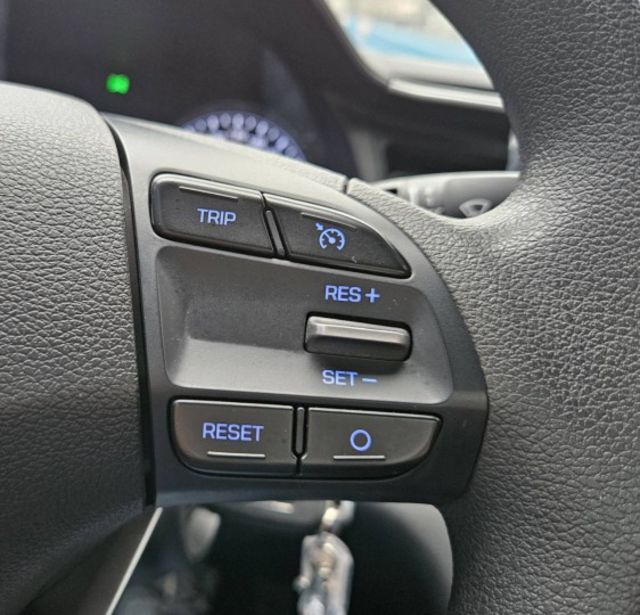 第六世代Elantra 全新安卓機 CarPlay 定速巡航 後座出風口 方向盤快控 自動感應頭燈 倒車顯影  第18張相片