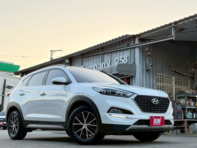 1.6t 汽油頂級 全景天窗 盲點偵測 電動座椅 分區溫控 免鑰匙解鎖啟動 LED頭燈 定速巡航 後座出風口  第2張相片