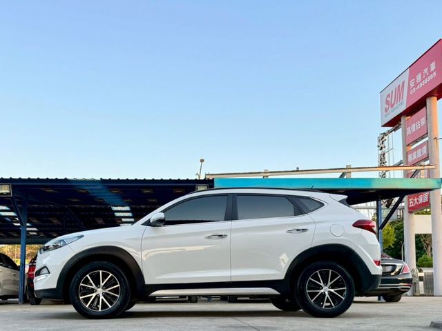 1.6t 汽油頂級 全景天窗 盲點偵測 電動座椅 分區溫控 免鑰匙解鎖啟動 LED頭燈 定速巡航 後座出風口  第3張相片