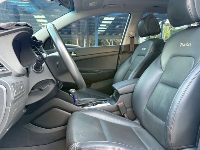 1.6t 汽油頂級 全景天窗 盲點偵測 電動座椅 分區溫控 免鑰匙解鎖啟動 LED頭燈 定速巡航 後座出風口  第6張相片