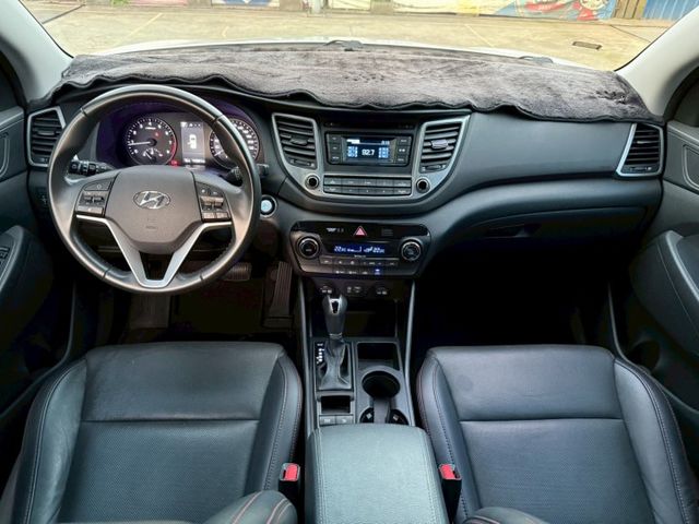 1.6t 汽油頂級 全景天窗 盲點偵測 電動座椅 分區溫控 免鑰匙解鎖啟動 LED頭燈 定速巡航 後座出風口  第8張相片