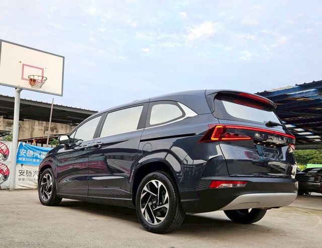 GLT-B款 七人座 第二排VIP皇家座椅 雙電動滑門 全景天窗 電動尾門 ACC跟車 盲點偵測 環景  CarPlay  第4張相片