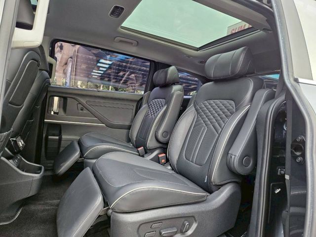 GLT-B款 七人座 第二排VIP皇家座椅 雙電動滑門 全景天窗 電動尾門 ACC跟車 盲點偵測 環景  CarPlay  第7張相片