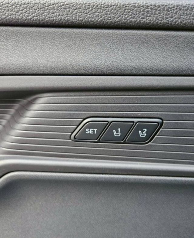 GLT-B款 七人座 第二排VIP皇家座椅 雙電動滑門 全景天窗 電動尾門 ACC跟車 盲點偵測 環景  CarPlay  第13張相片