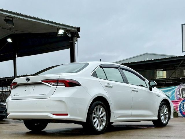 油電旗艦版 原廠保養紀錄 環景系統 盲點偵測 電動座椅 HUD抬頭顯示器 LED頭燈 ACC跟車 中控螢幕 後座出風口  第4張相片