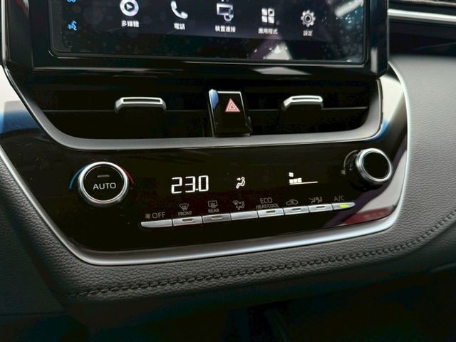 油電旗艦版 原廠保養紀錄 環景系統 盲點偵測 電動座椅 HUD抬頭顯示器 LED頭燈 ACC跟車 中控螢幕 後座出風口  第11張相片