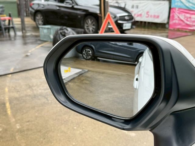 油電旗艦版 原廠保養紀錄 環景系統 盲點偵測 電動座椅 HUD抬頭顯示器 LED頭燈 ACC跟車 中控螢幕 後座出風口  第14張相片