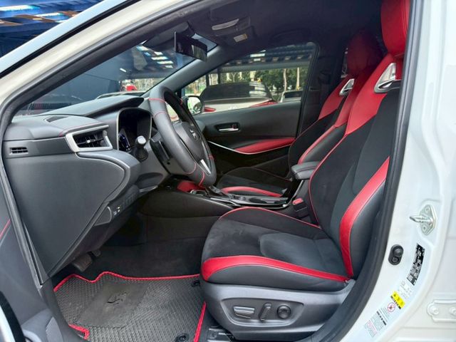 旗艦版 盲點偵測 換檔撥片 電動座椅 ACC跟車 HUD抬顯 分區溫控 雙前座電熱椅 升級環景系統 無線CarPlay  第6張相片