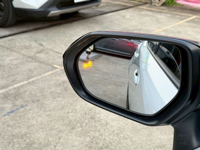 旗艦版 盲點偵測 換檔撥片 電動座椅 ACC跟車 HUD抬顯 分區溫控 雙前座電熱椅 升級環景系統 無線CarPlay  第9張相片