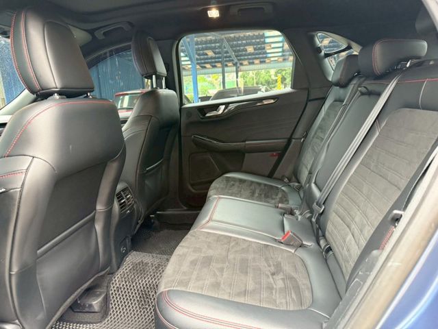 ST-Line 四輪傳動 空力套件 全景天窗 腳踢感應電動尾門 LEVEL2輔助駕駛 分區溫控 賽車座椅 換檔撥片  第7張相片