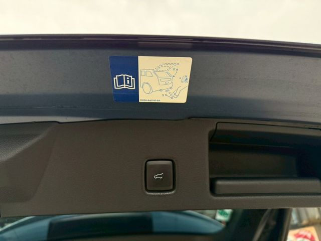 ST-Line 四輪傳動 空力套件 全景天窗 腳踢感應電動尾門 LEVEL2輔助駕駛 分區溫控 賽車座椅 換檔撥片  第9張相片