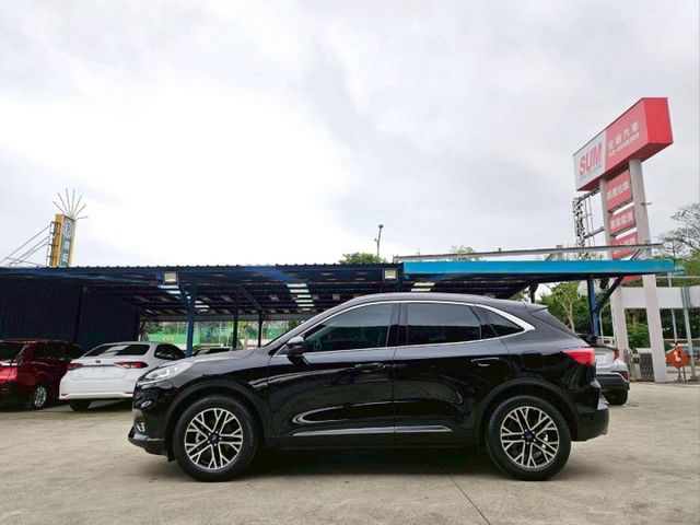 旗艦版 電動椅全景天窗 Level2輔助駕駛 環景系統 CarPlay 導航系統 免鑰匙摸門解鎖啟動 分區溫控 盲點偵測  第5張相片