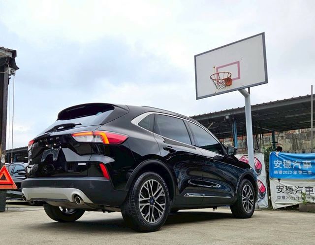 旗艦版 電動椅全景天窗 Level2輔助駕駛 環景系統 CarPlay 導航系統 免鑰匙摸門解鎖啟動 分區溫控 盲點偵測  第7張相片